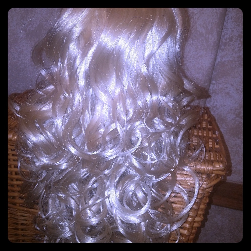 Blonde wig